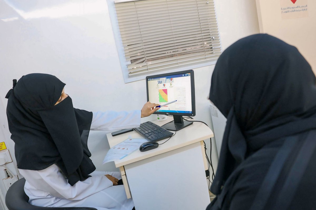 med_cluster's tweet photo. بالتزامن مع #اليوم_العالمي_للقلب 
أطلق #تجمع_المدينة_الصحي بالتعاون مع جمعية قلوبنا بـ #المدينة_المنورة وبمشاركة التطوع الصحي مبادرة لتقديم الفحص والاستشارات الطبية والتوعية الصحية لتعزيز صحة القلب والوقاية من أمراضه عبر عربة طبية متنقلة استهدفت مرتادي ممشى الهجرة. https://t.co/C6csrdKC69