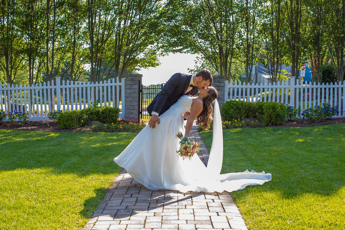 SpringfieldCC1's tweet image. Because your love deserves a setting this timeless.
Schedule a tour today and discover the perfect setting for your unforgettable day: springfieldcc.net/weddings/
📸: Photography By Angela Riley | BME Event Group
#BrideAndGroom #SayIDoAtSCC #WeddingGoals #Springfield