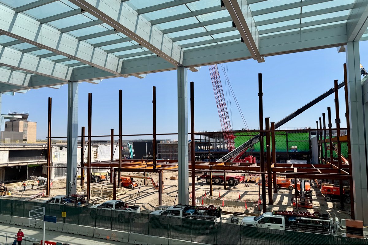 OMAairport's tweet photo. 🏗️The new Terminal Central Pavilion is starting to take shape along the front drive. 👀

Learn more at https://t.co/YcKwrZj2Nd. 

#BuildOMA https://t.co/UvqH8mFvBD