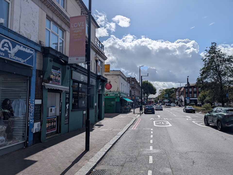 Today saw the start of our blitz clean at Thornton Heath Pond 🧽 

Over the next two weeks' we'll be cleaning up the area sorting issues residents and businesses have told us about. 

Find out more about our blitz cleans and how you can get involved: orlo.uk/sQGiw
