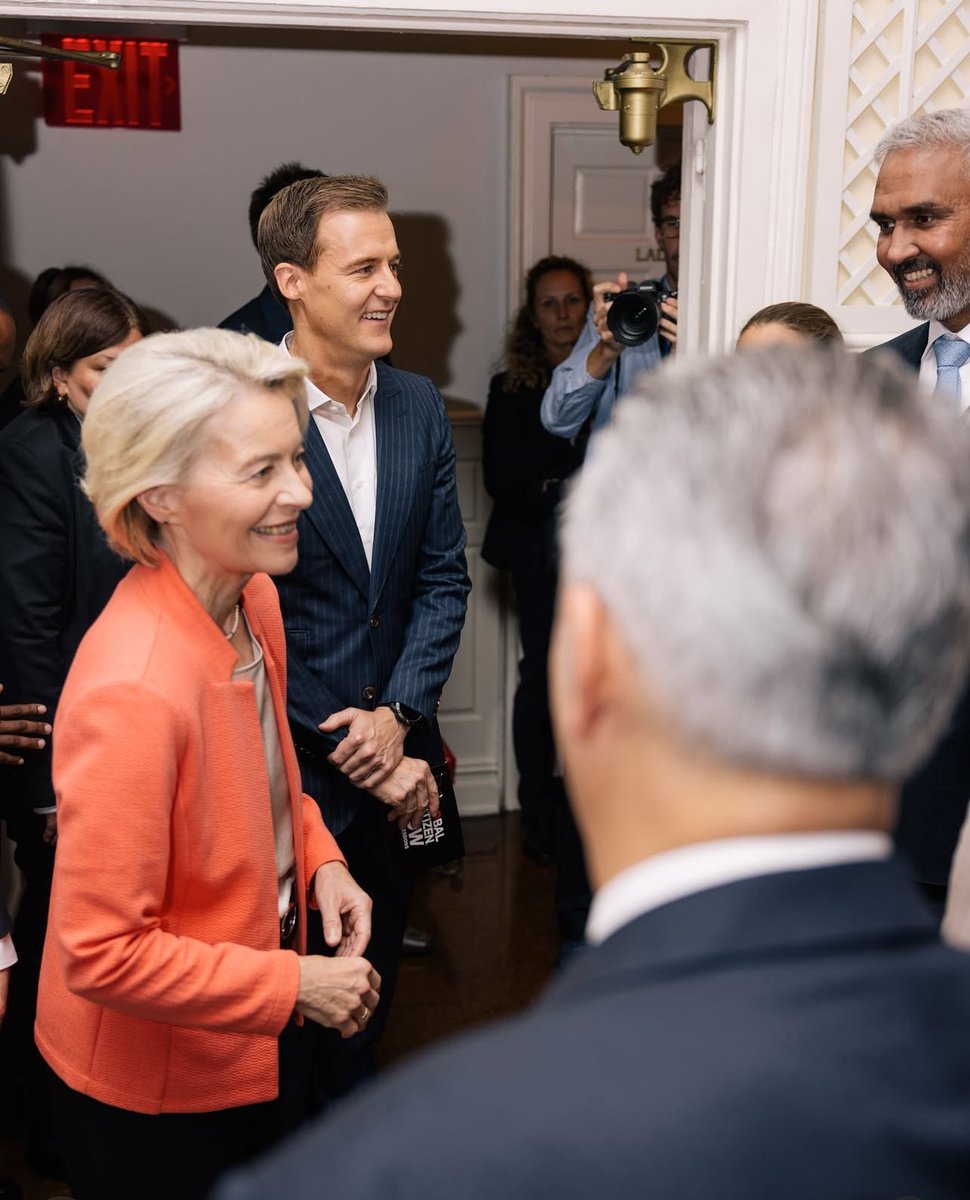 ihc__official's tweet image. During UNGA Week 2025, IHC CEO Syed Basar Shueb, 2PointZero Group CEO @mariammalmheiri and IHC Chief Strategy &amp;amp; Growth Officer Peter Abraam had the pleasure of attending @GlblCtzn Global Citizen NOW: Impact Sessions and meeting Co-Founder and CEO @Hughcevans, along with the GC…