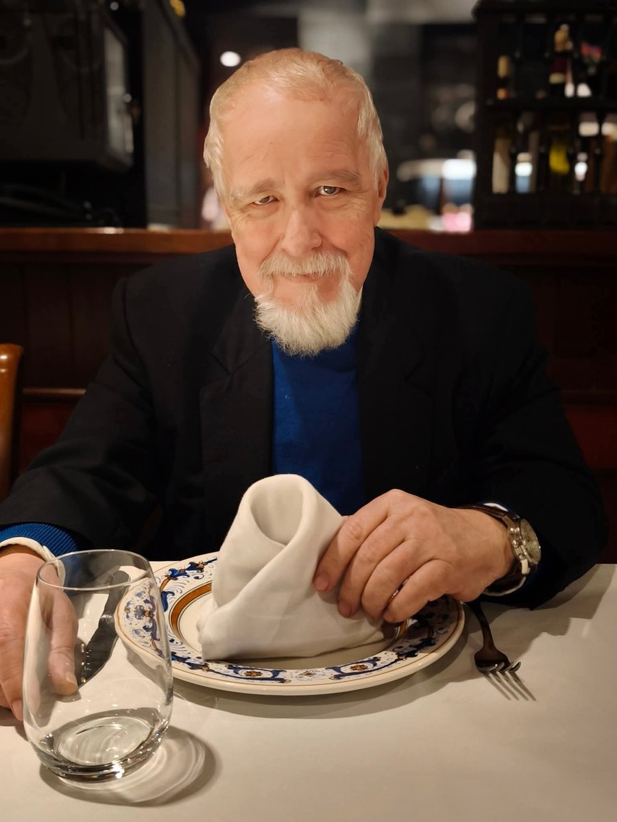 Pepe Muelas, además de ser una bellísima persona, experimentado abogado, activista de la abogacía y TO, singular informático, escritor, era un erudito  en la historia antigua desde origen de la humanidad, por lo su ausencia es muy dolorosa...