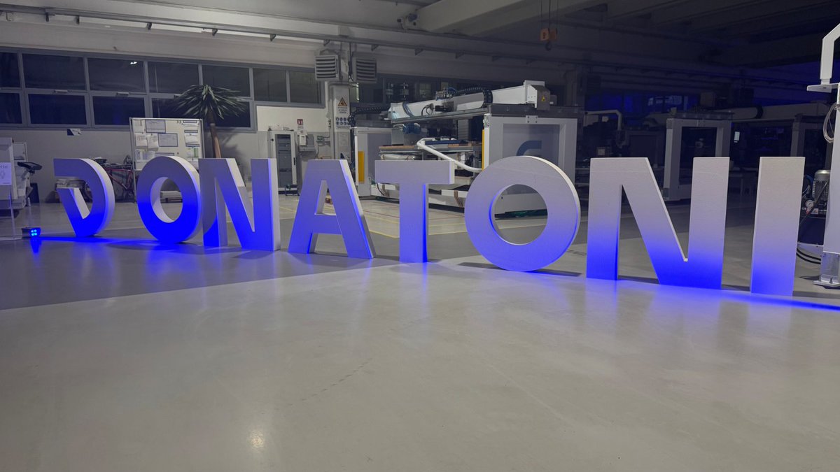 StoneWrld's tweet photo. We were grateful to Donatoni Macchine for inviting us to celebrate with them during Marmomac 2025. They certainly know how to host a memorable experience -- complete with lively music, wine tasting and delicious food! #Marmomac2025 #Donatoni #customerappreciation #machinery https://t.co/PVJqbvpyZw