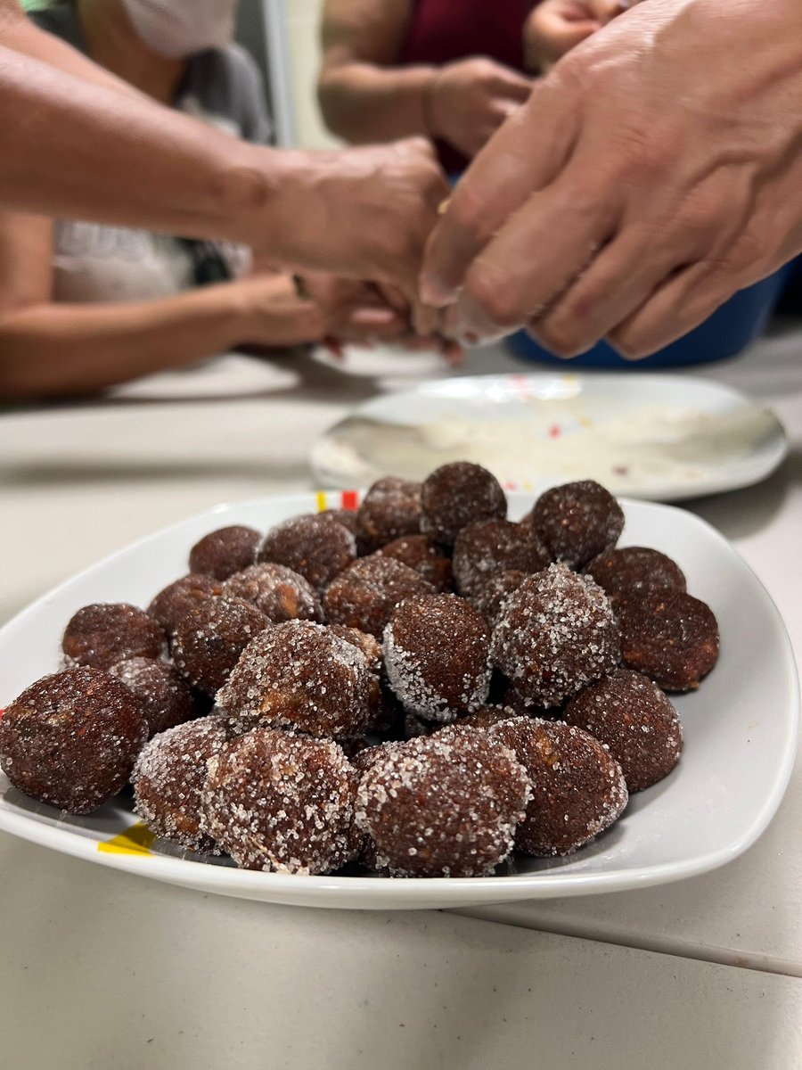 cjpmsonora's tweet photo. En colaboración con la Brigada de Educación para el Desarrollo Rural No 88 🌟 y la Fundación Bórquez Schwarzbeck 🌈, se llevo a cabo la segunda sesión del “Taller de Alimentos y Dulces 6ta Generación” 🍰👩‍🍳. https://t.co/Ko7t2PSNvb