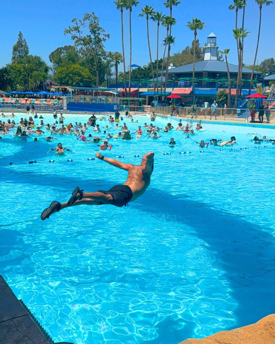 RagingWatersLA's tweet photo. Thank you for an amazing 2025 summer season! We are thankful to all our guests and team members who help keep California's Largest Water Park the perfect SoCal escape! We are grateful to have spent the summer with YOU! Sign up for 2026 season updates: https://t.co/5lWl1T5UMh https://t.co/bjI8bBXAWp