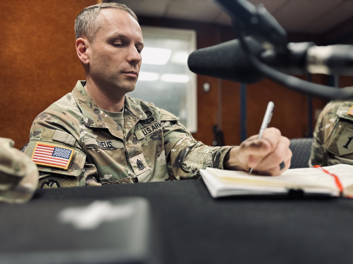 🎙️ Fort Bliss Garrison Commander Col. Michael Soyka &amp; Fort Bliss Garrison Command Sergeant Major Robert Theus spoke with @ktepradio about building stronger ties between Fort Bliss &amp; El Paso — supporting Soldiers, families, &amp; the community.