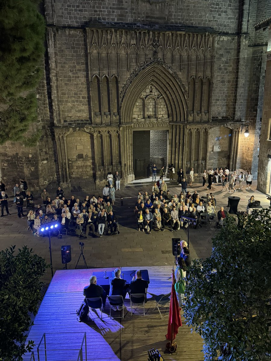<a href="/balldiablesbcn/">Ball de Diables de Barcelona - Revenedors</a> Ha arribat el moment de conèixer el projecte guanyador de la VI edició de la Beca, que s’atorga al millor projecte inèdit dedicat a l’aprofundiment d’alguna temàtica de la història de la ciutat o del Gremi Revenedors entre el 1447 i el 1850. Està dotada amb 5.000 €.