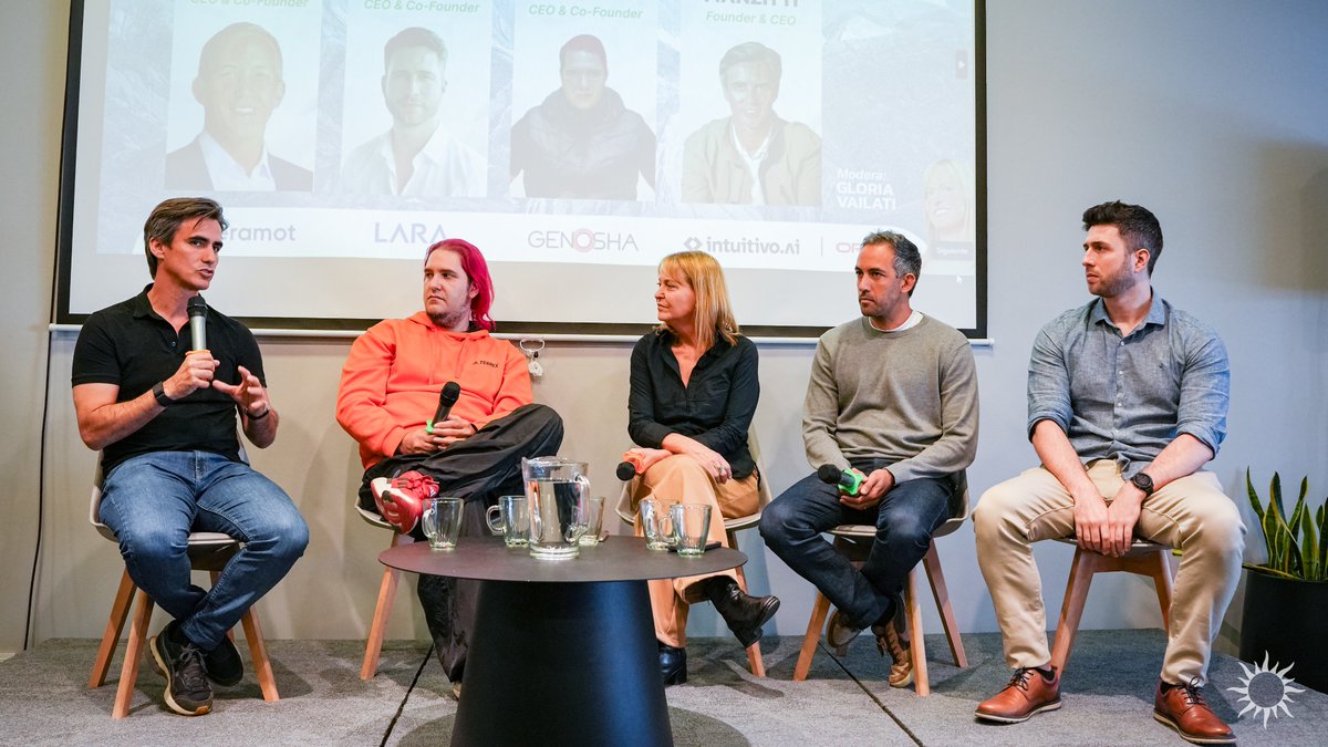 crecimientoar's tweet photo. AI Revolutionizing the Startup Industry — Startups Festival

@guidokuz (Lara IA), Tomás Manzitti (https://t.co/tsMJJ8Nr2L), @bruars (Teramot), @tincho_for_ever (@genoshans) and Gloria Vailati (@Oracle), explored how artificial intelligence is transforming business models, creating new opportunities, and reshaping the way startups grow.