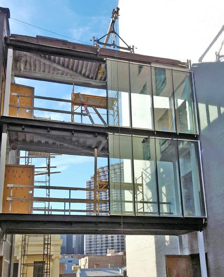APPI_AlliedPwr's tweet image. Explore the Columbia Glass Hoist Installation by Allied Power, a precision tool designed for the delicate handling and installation of glass. This hoist system enhances safety and efficiency in glass handling tasks. #GlassHandling #PrecisionEngineering alliedpower.com/columbia-glass…