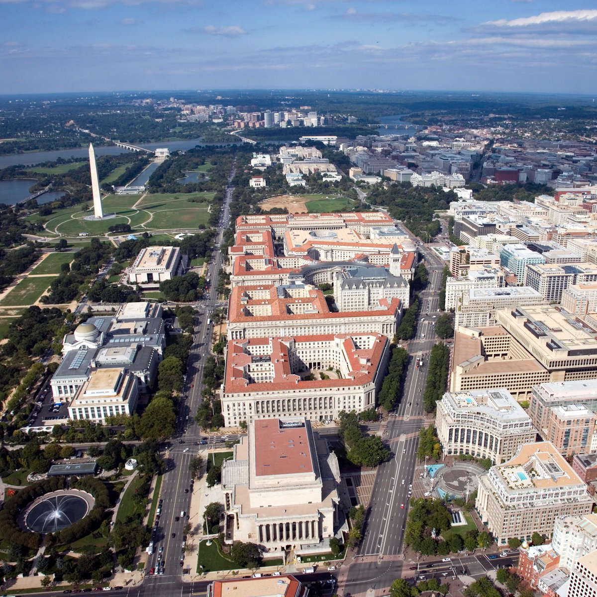 🚨 MASSIVE: Over 100,000 FEDERAL WORKERS are set formally resign tomorrow, perhaps the largest resignation in US history from the US government, as part of President Trump's workforce reduction.

Goodbye! 👋