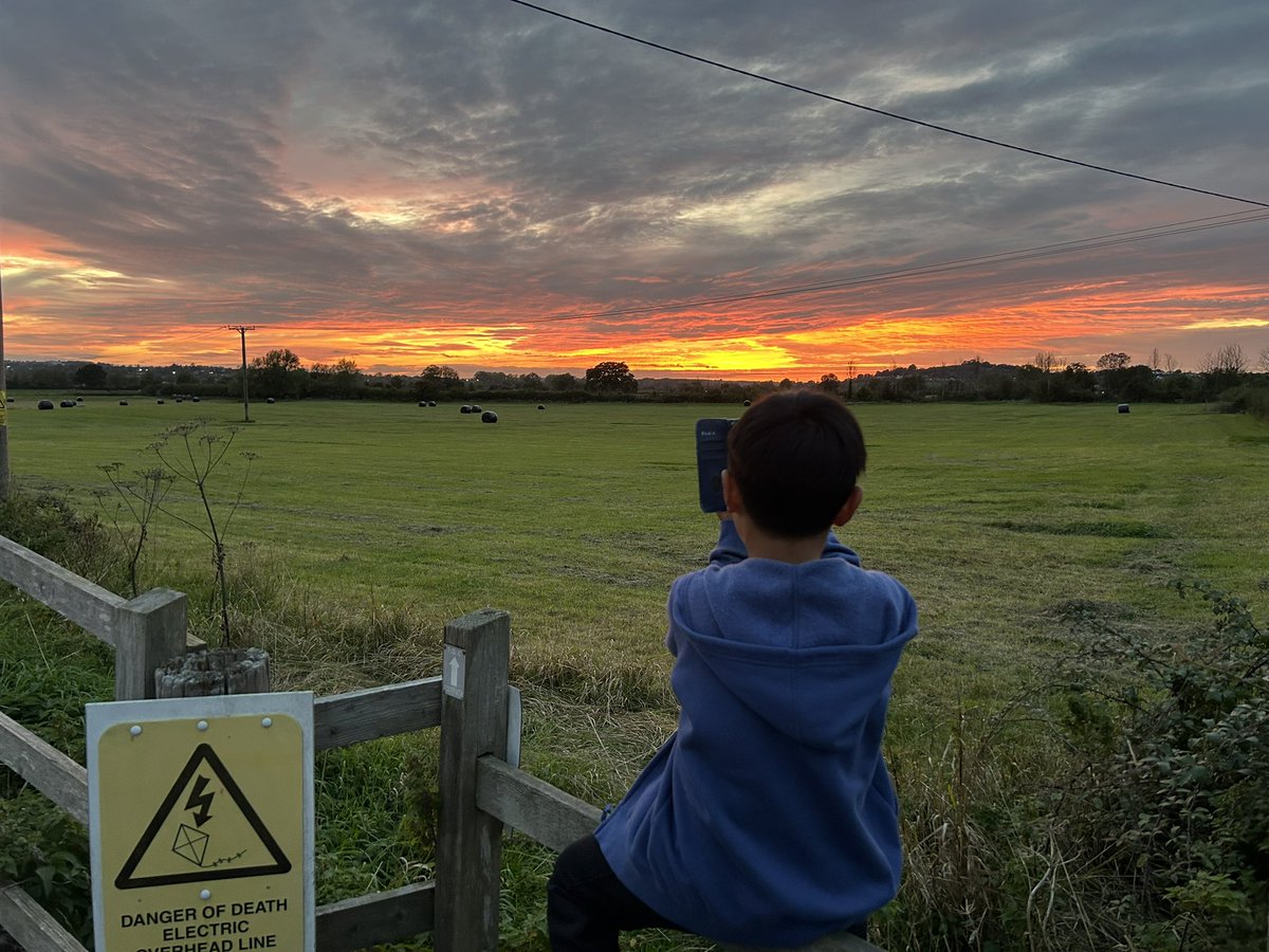 Cracking sunset this evening! Lots of photos being taken!