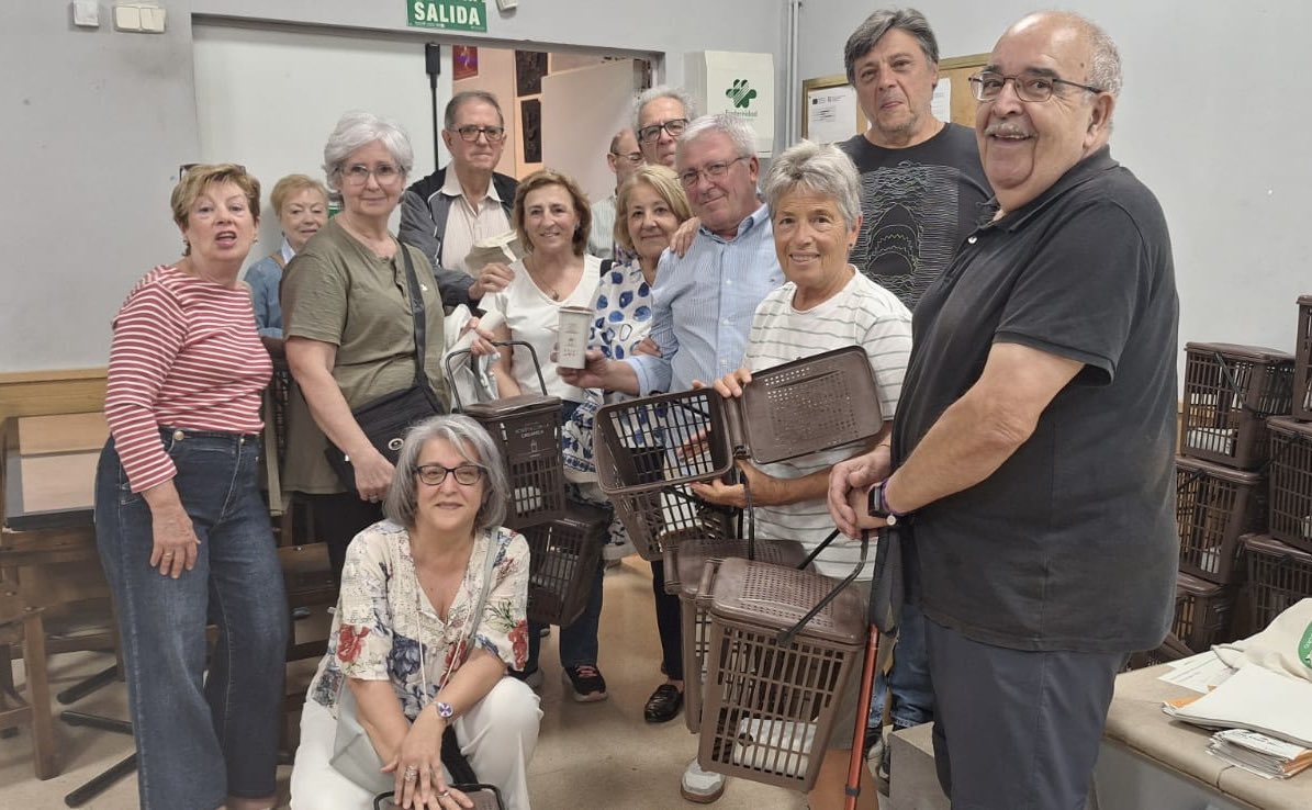 ♻️ Organizamos una jornada de sensibilización sobre limpieza y gestión de residuos en el barrio del Poblado Dirigido de Fuencarral

✅ El concejal de #FuencarralElPardo <a href="/Mtnezparamo/">José A Mtnez Páramo</a> ha asistido a la jornada