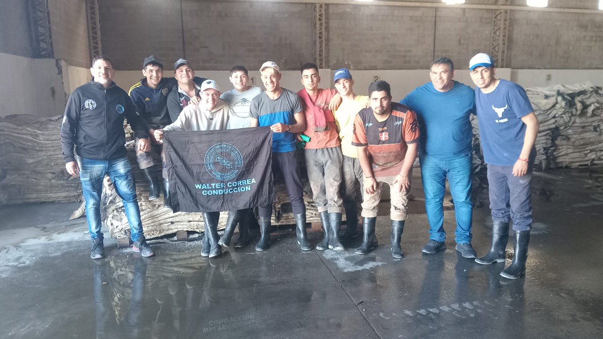 prensasoc's tweet photo. Tras audiencias con el ministerio de Trabajo de la Pcia. de San Luis, encabezadas por nuestro secretario general @GabiMNavarrete, conseguimos el blanqueo de 31 trabajadores de una nueva barraca, junto a quienes ya mantuvimos asambleas y trasladamos el saludo de la organización. https://t.co/uOognEID5u