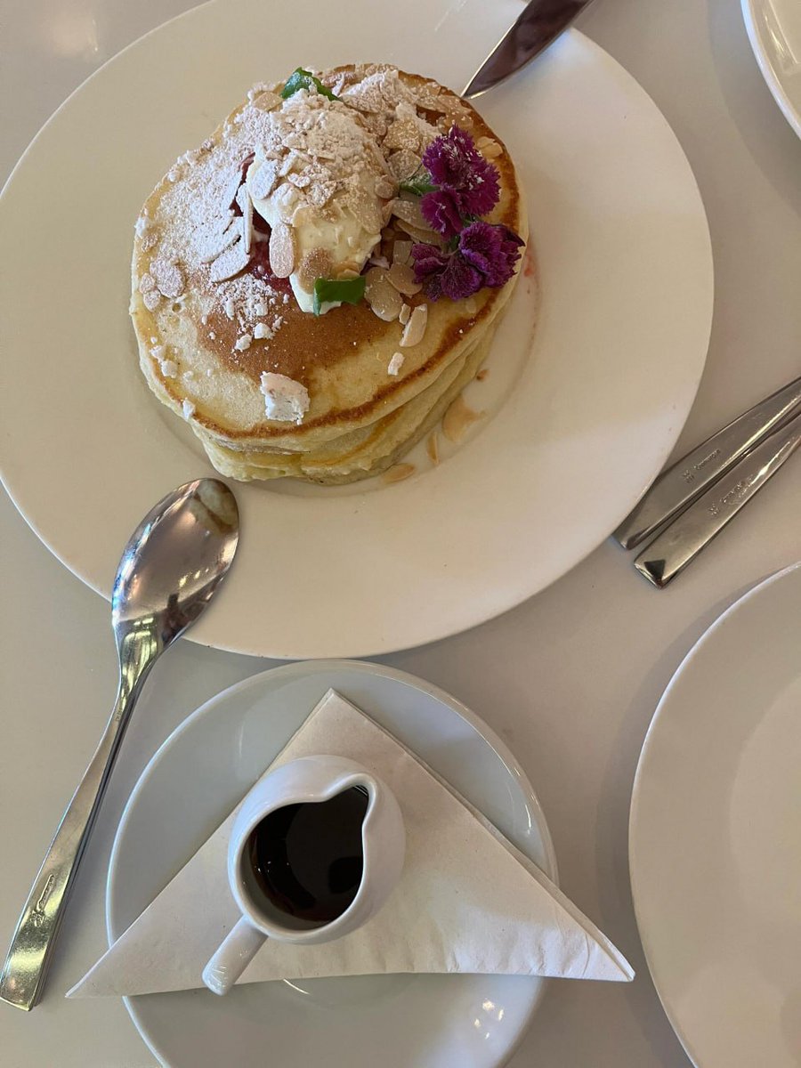 Game68636786's tweet photo. Lunch break: refueling ambition, one bite at a time. 🍴💼 #GirlBossLife https://t.co/9zfiBhNchw
