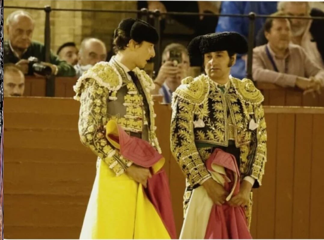 Y en aquel tiempo se acercó el misero de Roca y le dijo al sumo pontífice;
“Rabí pequé de blasfemo no soy digno de su perdón"
"Bienaventurados los arrepentidos porque en el pecado lleváis la penitencia" contestó su Morantidad.
Y Roca se retiró cual Judas.