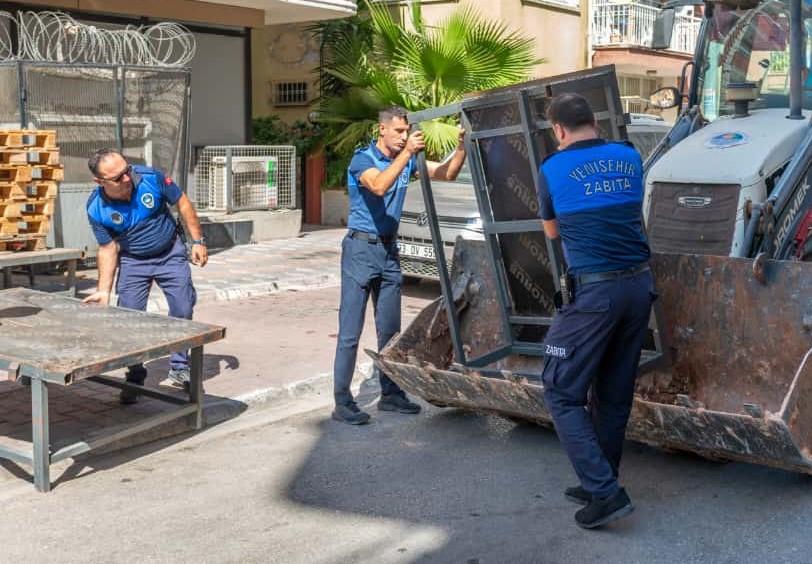 Yenişehir’de kaldırım ve yol işgaline geçit yok  Mersin Post mersinpost.com.tr/haber/13370/ye…  #Mersinpostcomtr #Mersinpost #Sondakika #Mersin #Toroslar #Akdeniz #Tarsus #Çamlıyayla #Yenişehir #Mezitli #Erdemli #Silifke #Mut #Gülnar #Aydıncık #Bozyazı #Anamur <a href="/yenisehir_bel/">Mersin Yenişehir Belediyesi</a> <a href="/EczAOzyigit/">Abdullah Özyiğit</a>