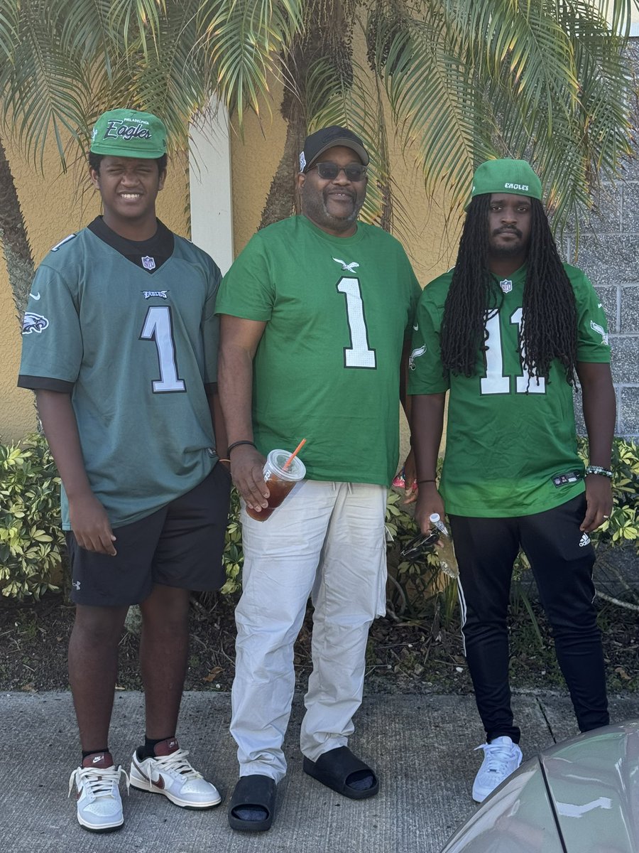 About this weekend…Hang out with my dad and my big bro at the #FlyEaglesFly game in Tampa. My 2nd NFL Game (1st was  pre-season against the Jags a few years back). 
Today…I’m back on the field to get ready for my own Eagles football game on Friday
<a href="/FootballEsj/">ESJ Football</a> vs <a href="/EaglesNFEIfb/">NFEI Eagles Football</a>