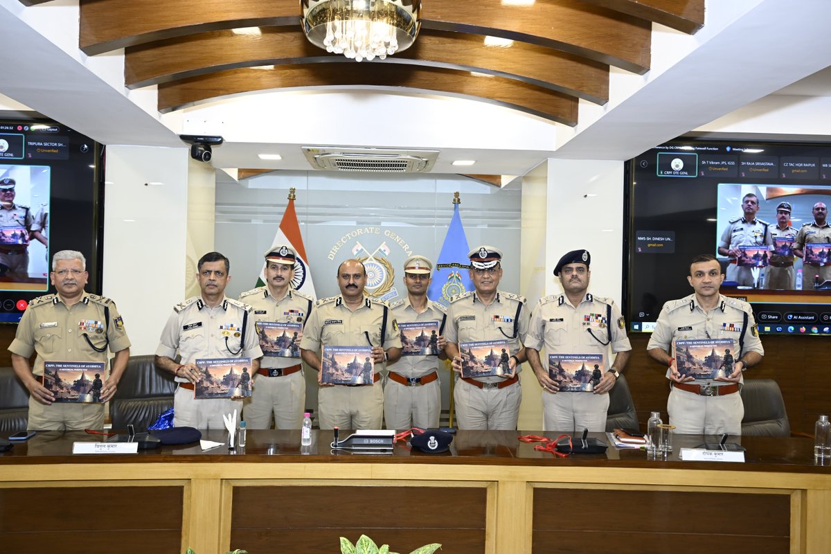 63Crpf's tweet photo. श्री मनोज ध्यानी, पुलिस महानिरीक्षक, मध्य क्षेत्र, CRPF के मार्गदर्शन में  63 वीं वाहिनी के द्वारा संकलित की गई पुस्तक का CRPF महानिदेशक श्री G P Singh के द्वारा आज  विमोचन किया गया । यह पुस्तक श्री राम जन्मभूमि परिसर की सुरक्षा में  CRPF की ऐतिहासिक भूमिका पर केंद्रित है। https://t.co/ahEfe5tp3o