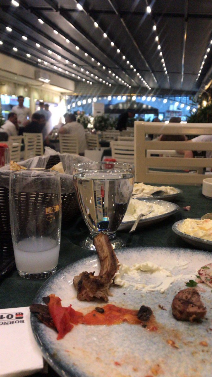 Tek erkek olarak değerli çiftlerle tanışıp, alkol ve müzik eşliğinde keyifli bir sohbet paylaşmak isterim. Yer ve ikram konusunda tüm detaylar hazır 🍷🎶 Önemli olan güzel enerji ve samimi muhabbet 🙏