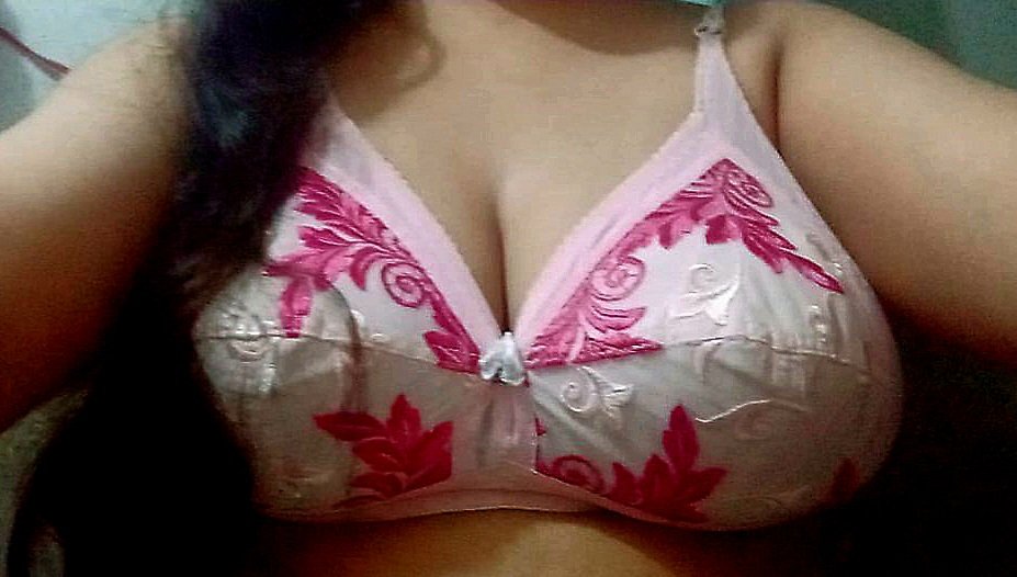 saniaP69's tweet photo. Service available 
DM me for details 🥵💦💦💦
#Cam_show #Cam_Show
#MeetUp feeling really horny ❤️‍🔥🥵💋 https://t.co/nMTjVKl5hh