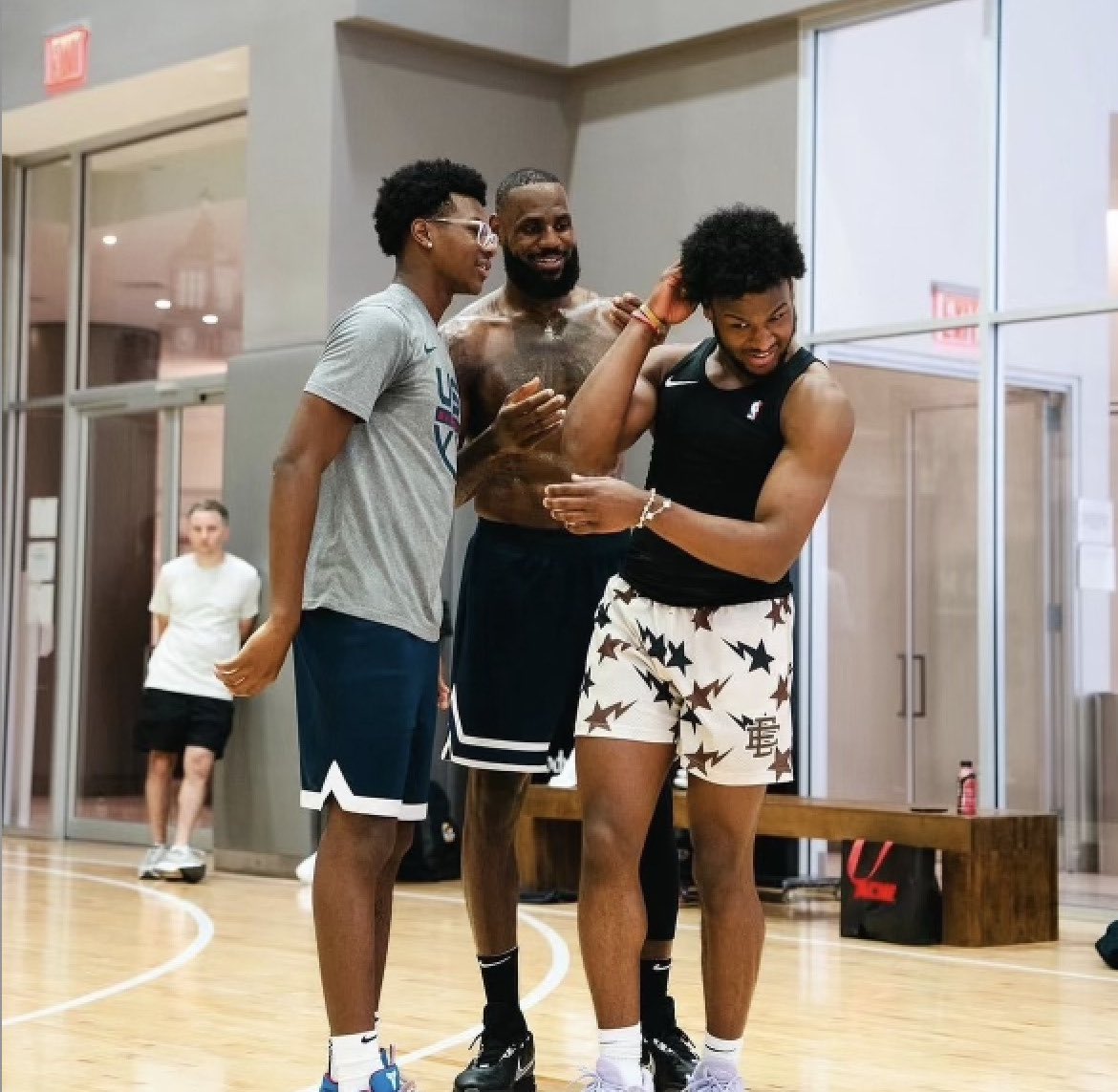 TheDunkCentral's tweet image. "I'm not waiting on Bryce. I don't know his timeline."

- LeBron 

(Via @MarkG_Medina )