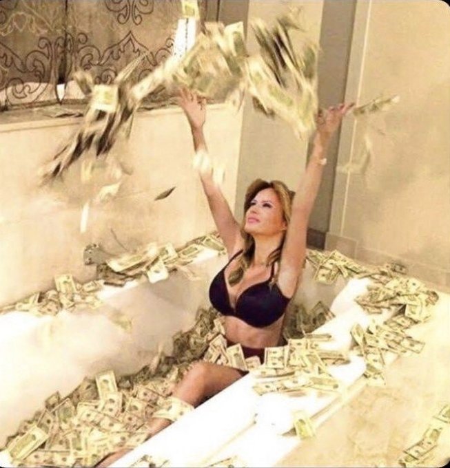 #TrumpsGovernmentShutdown #SchumerShutdown: No one is above the law. Rather than play the government shutdown blame game, why not freeze the bank accounts and spending of EVERY SINGLE member of the White House, Congress and SCOTUS until the government shutdown ends?