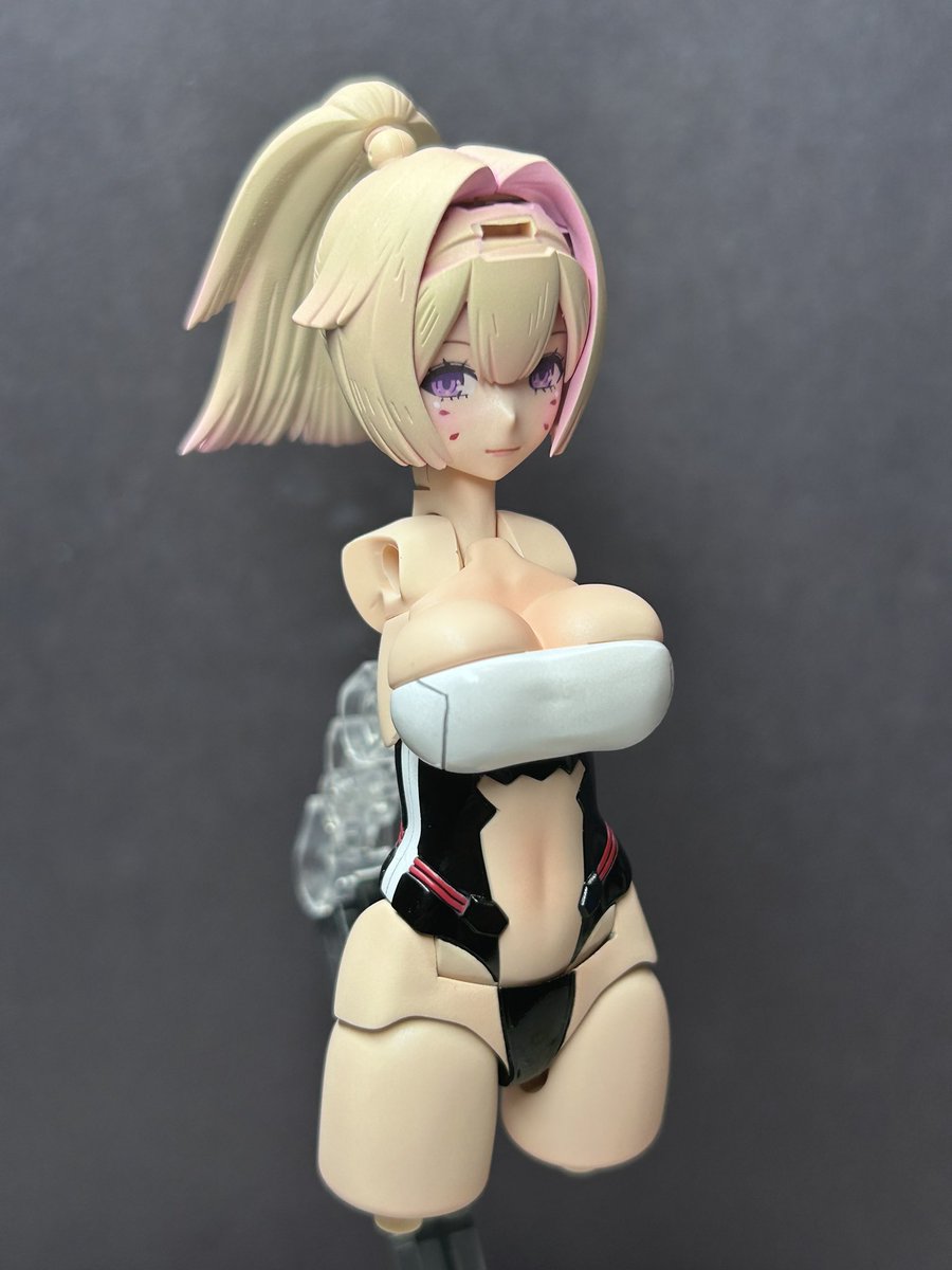 弓兵絆の進捗です。

まずは素体の完成を目指して塗装を進めています。
のんびり作ってますが今の所順調です。☺️
#メガミデバイス