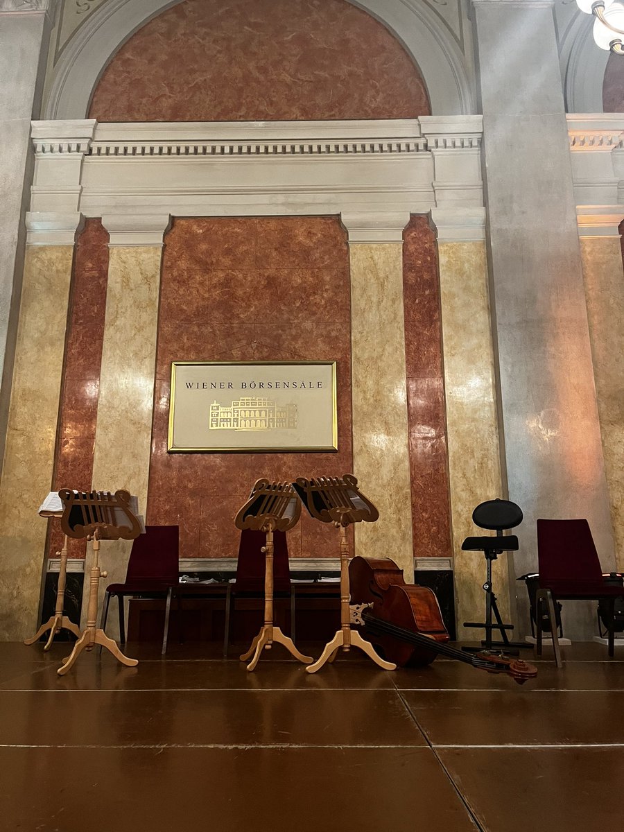 Cjmari's tweet photo. Concierto con la Orquesta Residenz de Viena, me sentí como si fuera parte de la Corte 🥰 una belleza completa https://t.co/91DgZG73J6