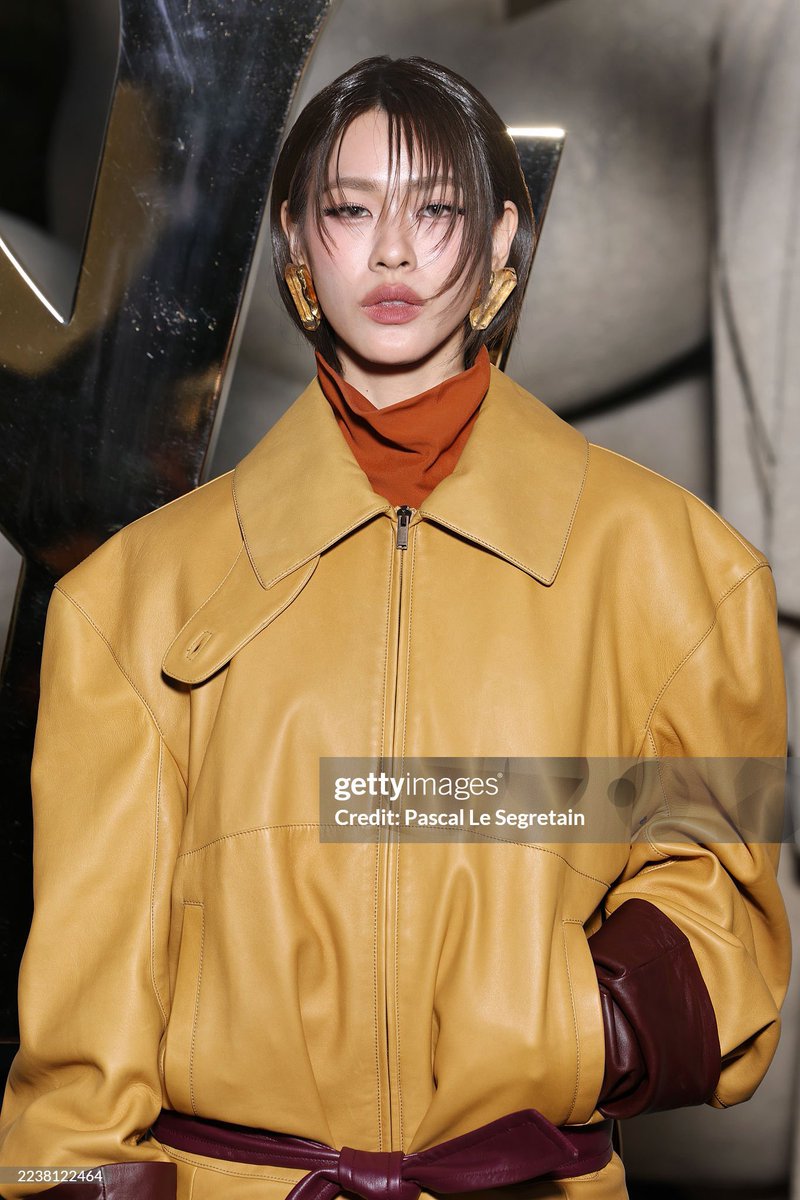 vvvvvawawov's tweet image. gettyพี่มี่จิกกล้องแตก🧡

GORGEOUS THASORN IN PFW26
#YSLWomenSummerXEMI #YSLSS26xEmiThasorn #SAINTLAURENT 
#YSL @YSL #emiamily @emiamily