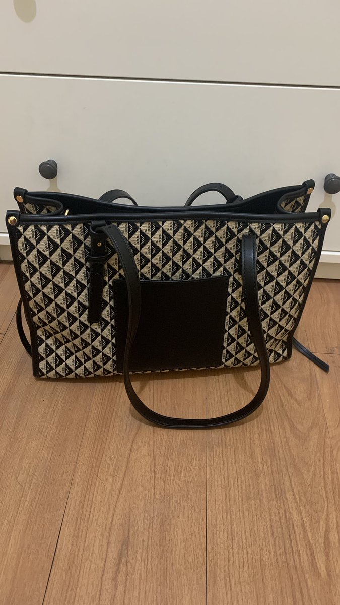 _tumila's tweet photo. Wts tas totebag palomino. masih sangat mulus. Baru dibeli tanggal 14 september. Jadi baru dipakai beberapa kali. Hardware masih kinclong semua. Tali panjang masih diplastik, belum dipakai sama sekali. Harga 300k https://t.co/sqYWkxvuII