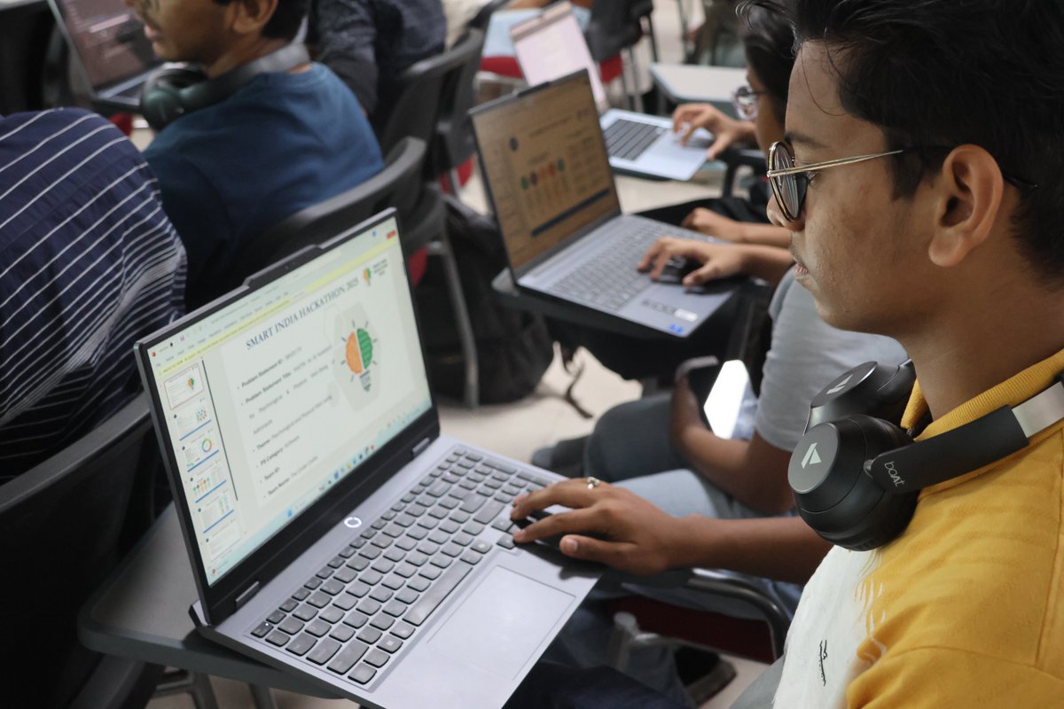 axios_iiitl's tweet image. IIIT Lucknow successfully conducted its internal hackathon for #SIH2025, selecting the most worthy and innovative participants to represent us further. 🚀💡

@SIH2025 @EduMinOfIndia #smartindiahackathon2025 #sih2025 #IIITLucknow