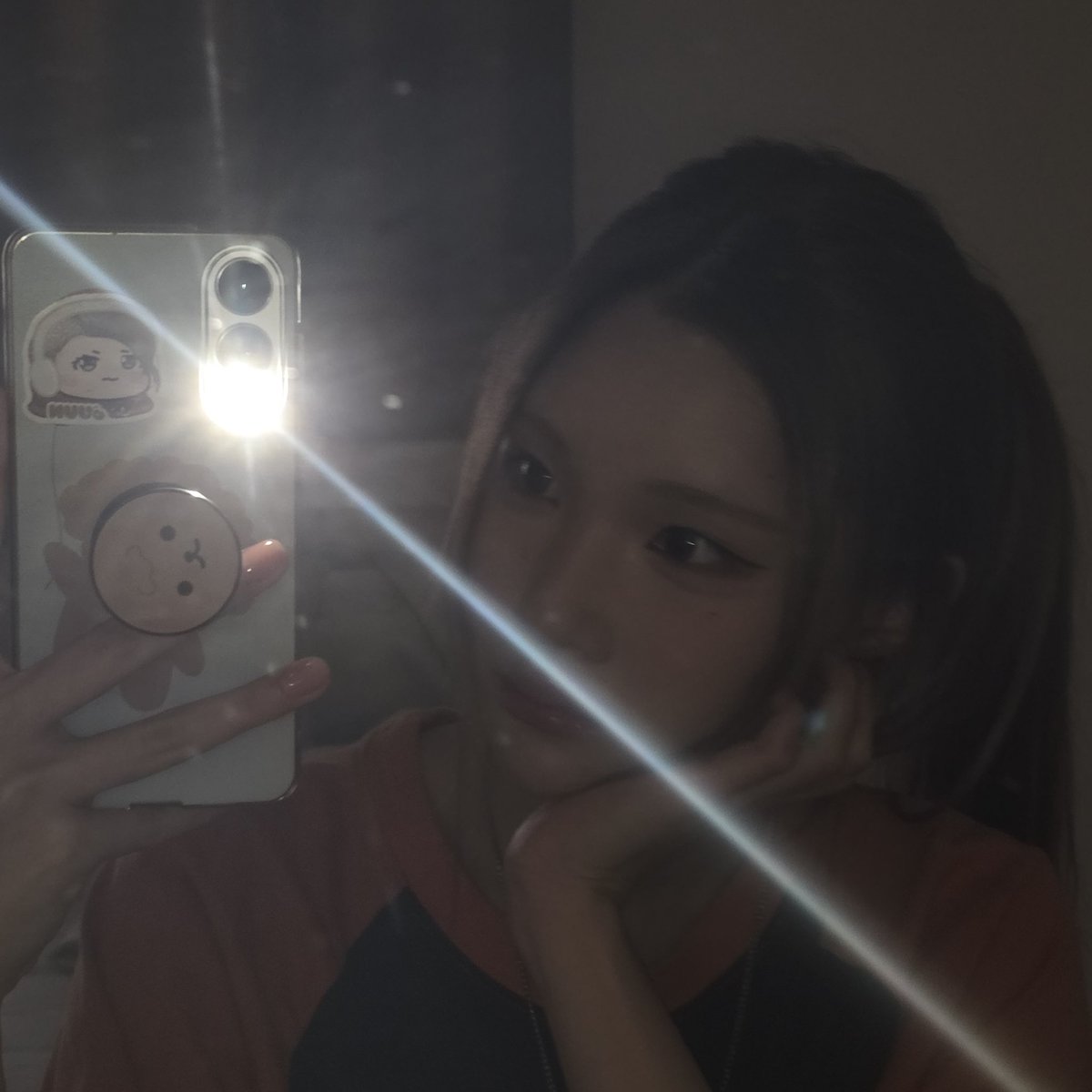 MJ12U's tweet photo. 다미엉그를ㄹ 비하인드 컷 어떤데에😎
마지막 사진은 땀에 젖은 안경주은..□-□ https://t.co/ItDKN7EpDh