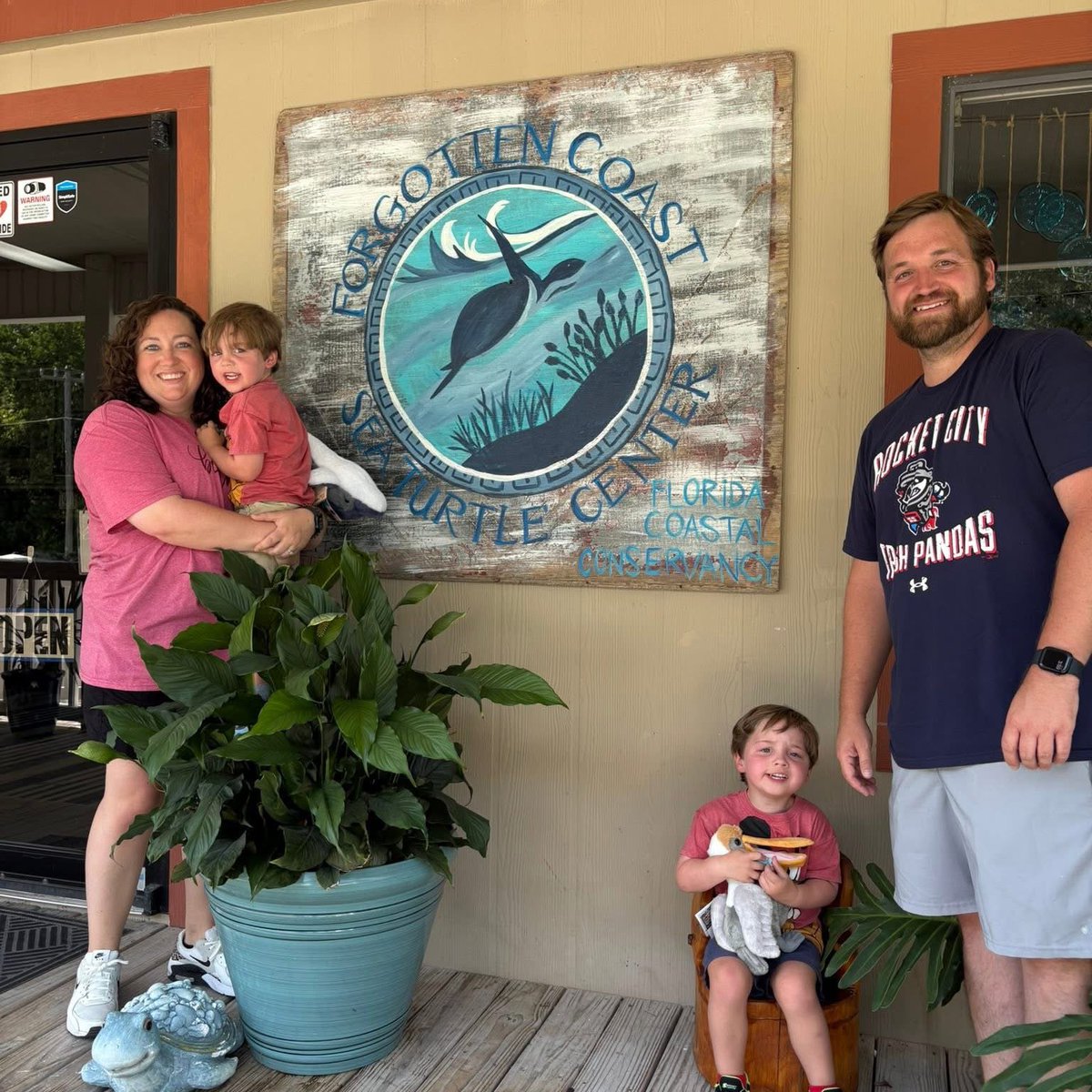 trashpandas's tweet image. 📍Dollywood, TN 
📍Port St. Joe, FL

trashpandastravels.com