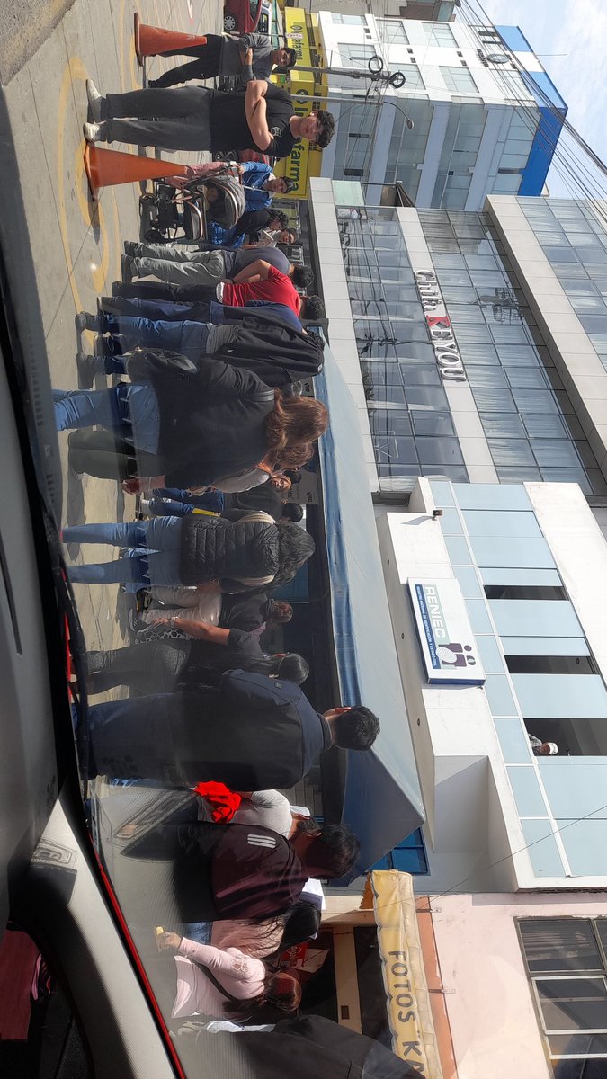 enriqueanderso9's tweet photo. @ReniecPeru si sistema toda la mañana y parte de la tarde, esperando 3 horas aquí y ni dan respuesta. https://t.co/9T3upLHp3J