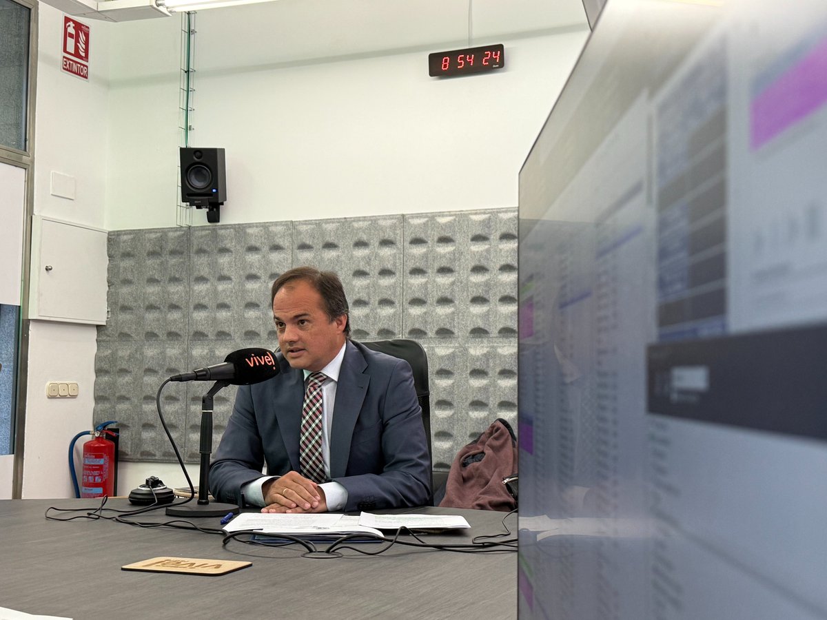 ✔️Más seguridad para peatones y conductores, facilitar el tránsito de los autobuses y proteger el puente del Soto.

El concejal de Tráfico y Transportes, Ángel Molina, ha explicado hoy los motivos de la nueva reordenación del tráfico en la tertulia política de <a href="/viveradio_sal/">Vive Radio Salamanca</a>