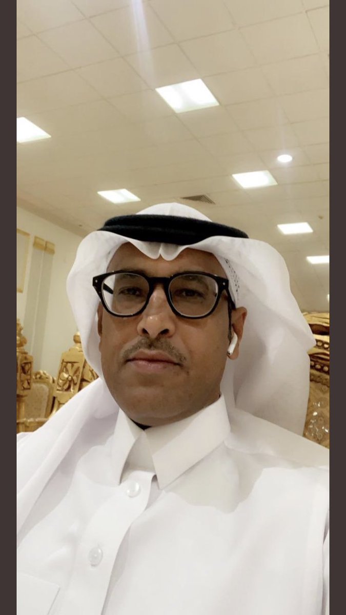 لياكبرت   الهقوات   عنز    على   رجال 
يحل      القضايا      الشايكه   ويتولاها
وانا    معنزٍ   كل   الهقاوي    على  نزال
على اللي يوصل كل دعوى ليا اقصاها

عبدالله بن صلهام