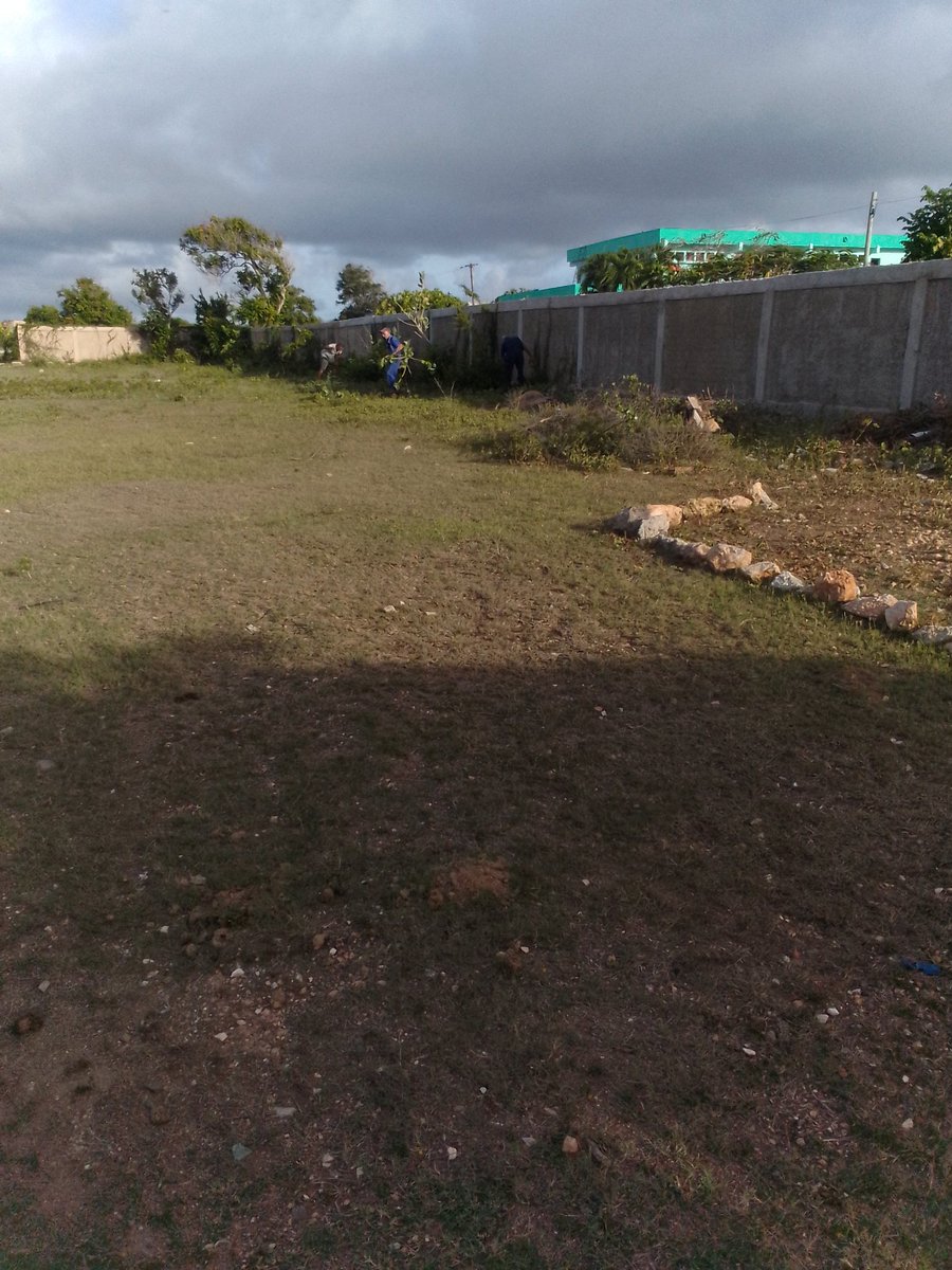 Jornadas de trabajo de la subdirección de Servicios Técnicos de la empresa en las áreas exteriores del hospital de Gibara que quedan más limpias y agradables para el bienestar de pacientes, visitantes y personal del centro hospitalario.
#HolguinSi
#CubaPorLaVida
#Gesap