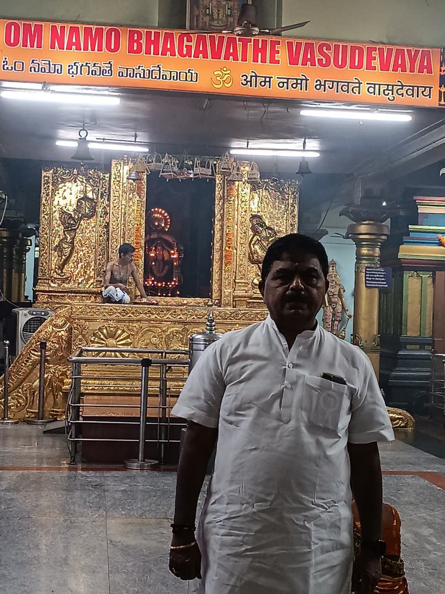 SamreddyReddy's tweet photo. On the Auspicious  occasion of Durga Navratri days, Today we Visited  Matha Kaathyani Temple &amp; Guruvayur Temple of Shankaracharya peetam and also  
Sri Saraswathi Matha Temple at Shankar matt https://t.co/Swd9DLQFiQ