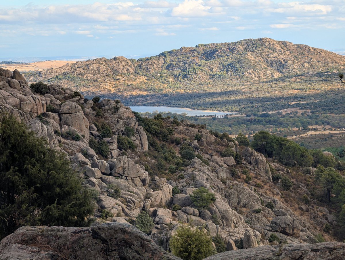 Clarisse_2dart's tweet image. Tocaba aprovechar un poco las nubes y el fresquito en el valle ⛰️🥹