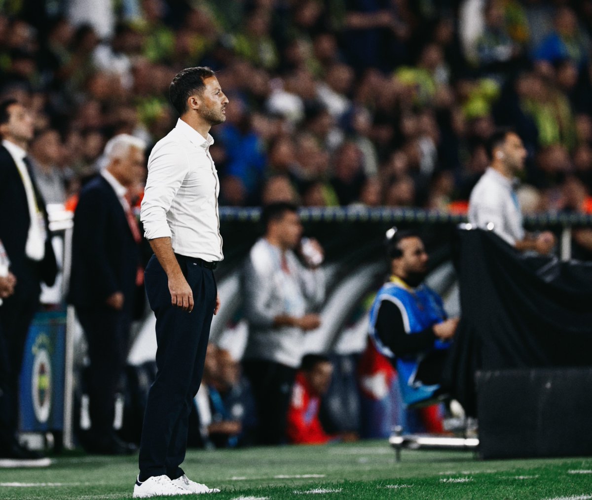 Fenerbahçe, Tedesco yönetiminde iç sahada çıktığı 3 maçta hücum aksiyonları; 📊

✅ 1544 İsabetli Pas
✅ 105 Rakip Ceza Sahasında Topla Buluşma
✅ 67 Şut
✅ 27 İsabetli Şut
✅ 10 İsabetli Orta
✅ 8 Kaçan Net Pozisyon

Yaptığı kadro tercihlerinden dolayı genel olarak bir