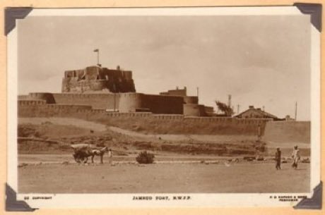 jeetsidhu_'s tweet image. After Gen. Hari Singh Nalwa conquered Peshawar and collected tribute from local tribes he constructed Fort Jamrud (10 foot thick walls, octagon shape, two layers of walls) to protect the Khyber Pass, the Sikh Empire’s north west frontier.