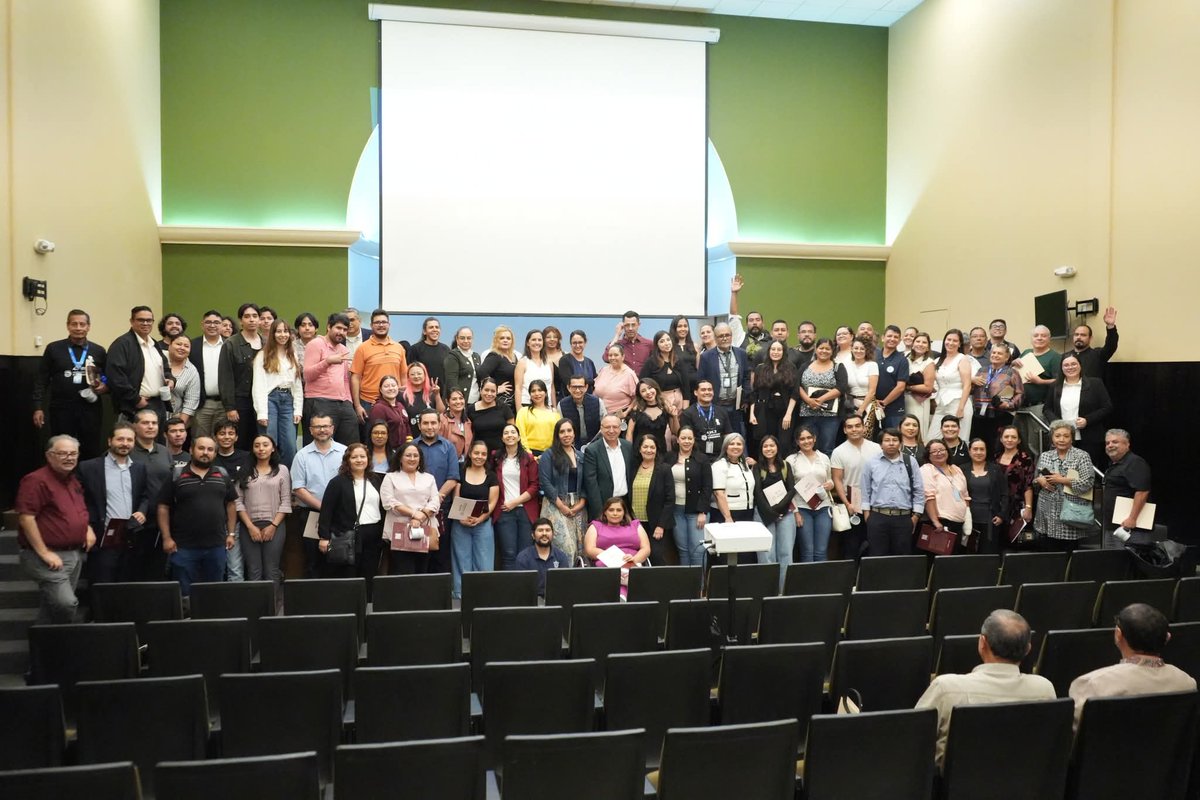 HGP19's tweet photo. Celebramos 45 años de la Licenciatura en Matemáticas en la Universidad de Guadalajara. Un reencuentro con amigos y compañeros. https://t.co/kF3CDU7cmy