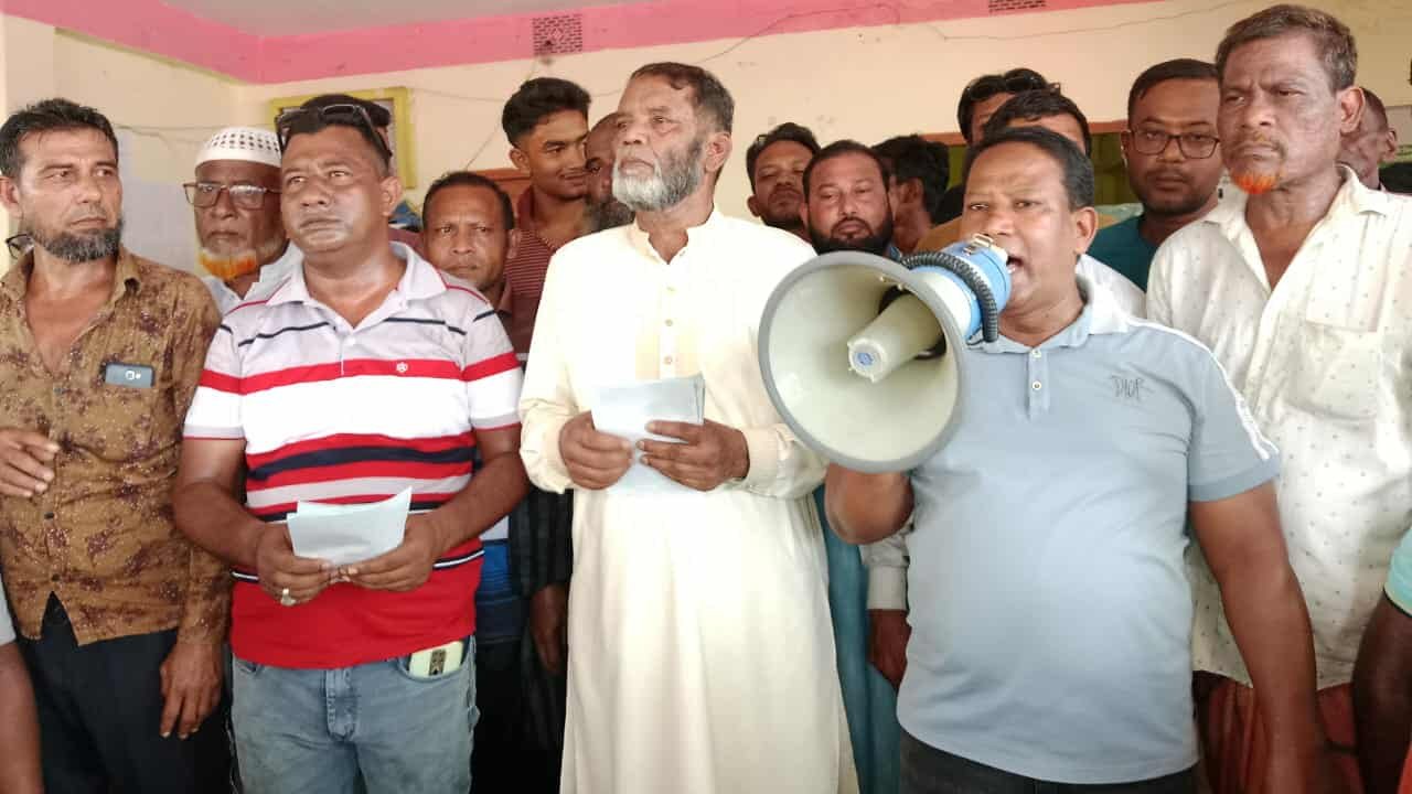 ধানের শীষ প্রতীকের ভোট প্রার্থনায় মাদারগঞ্জে বিএনপির লিফলেট বিতরণ