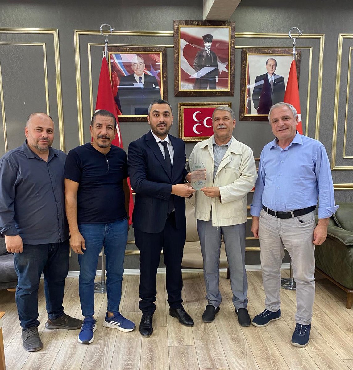 Siverek STK,oda,ve vakıf başkanlarımız bizleri ziyaret edip,plaket takdim ettiler…

Başkanlarımıza nazik ziyaretleri adına teşekkür ediyoruz…
<a href="/E_SemihYalcin/">E. Semih Yalçın</a> <a href="/profzuhaltopcu/">Prof.Dr. Zühal TOPCU</a>