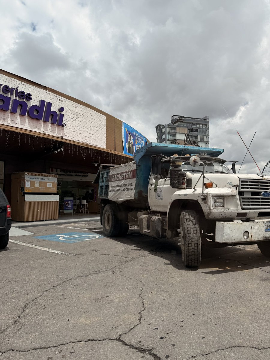 karoovm's tweet photo. Ósea que en las plazas privadas si pueden bachear pero en toda la ciudad no ? Esto es en la Isla de Ángelópolis 

@armentapuebla_ @Hechizero_38 @TribunaVigila @laredcincoradio @JCarlos_Valerio https://t.co/hM44x5se2n