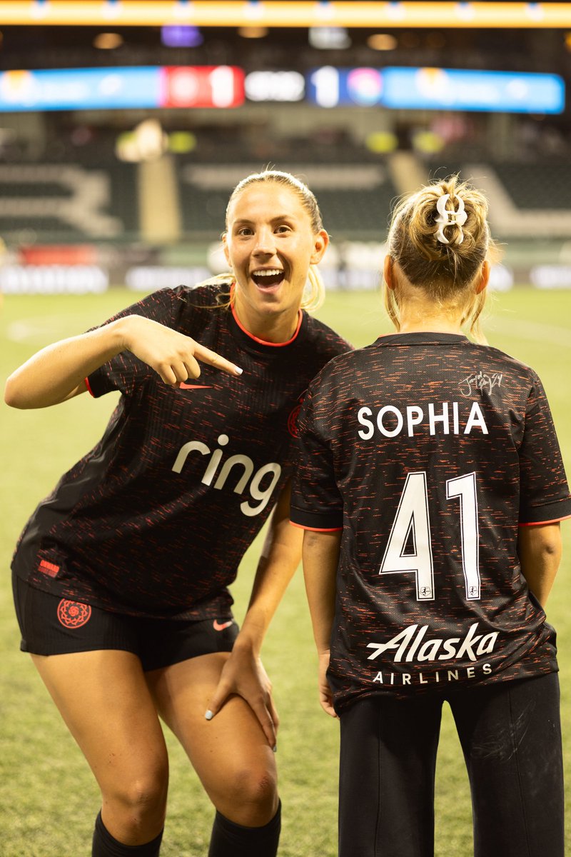 Sophia is officially cancer-free 💛 After beating osteosarcoma, she got to celebrate at a Portland Thorns game — and even met Jayden Perry on the field after!