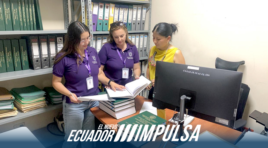 DinarpEc's tweet image. #Cuenca 📍| Avanzamos con los controles a los registros amazónicos.

En el cantón #Logroño, #MoronaSantiago, Alexandra Webster - @websteralex75-, directora regional 6-Cuenca, realizó el control del registro de la propiedad y mercantil de este cantón.