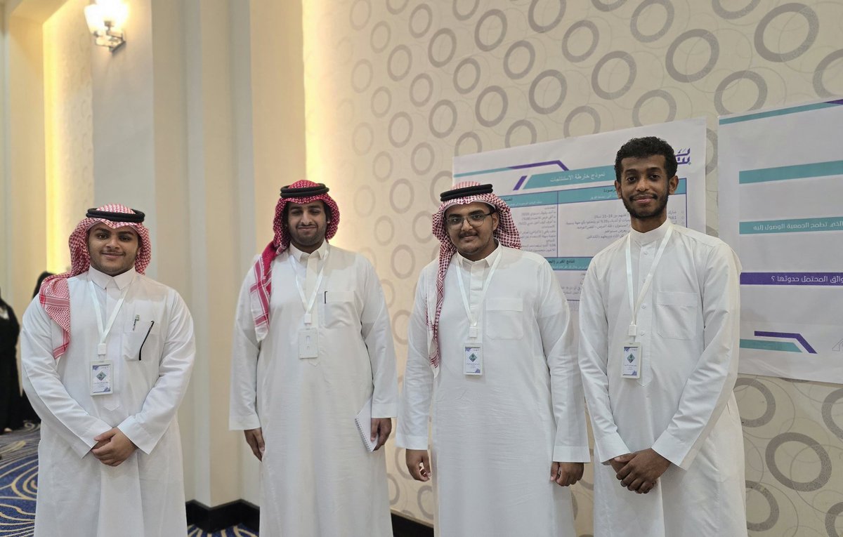 اليوم الثاني من هاكاثون بدار كان مليء بالتحديات استمتعنا بالعمل الجماعي وتطوير الفكرة خطوة بخطوة مع التيم الرهيب
 وعلى طاولتنا كتبنا "الأول" ✍️ إيمانًا إن البداية من هنا والوجهة القمة إن شاء الله 🏆
#حاضنة_بدار
#الملعب_ملعبك
#بدار_لتنمية_الشباب