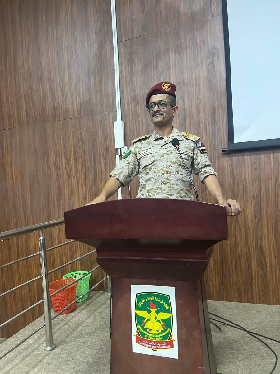 تهانينا للبطل الذي تعرفه كل جبهات #الجوف وجميع جبهات #مأرب ابن محافظة #أبين العميد الركن عبدالله محمد الحمزة ابومنيره بمناسبة تعيينة قائداً للواء 213مشآة التابع للمنطقة العسكرية السادسة، الرجل المناسب في المكان المناسب هنيئاً للجيش الوطني بهذا الرجل و أمثاله.
#اليمن #الهلال_ناساف