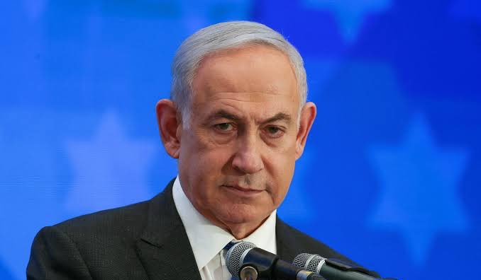 BRICSinfo's tweet photo. JUST IN: 🇺🇸🇮🇱 President Trump says Israeli Prime Minister Netanyahu agreed to his plan to end the war in Gaza.

"If Hamas rejects the deal, you have my full backing to do what you have to do." https://t.co/9gMfcYE5kT